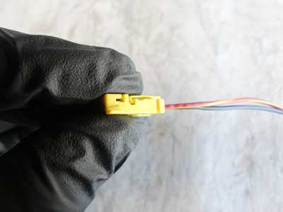 Mercedes Yellow Connector 2 Pin 2 Wire 04054570284